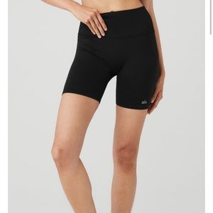 Alo 5” Seamless Ribbed Favorite Short Small